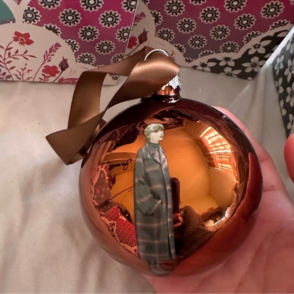 Taylor Swift Christmas Ball Ornaments. - Picture 7 of 12